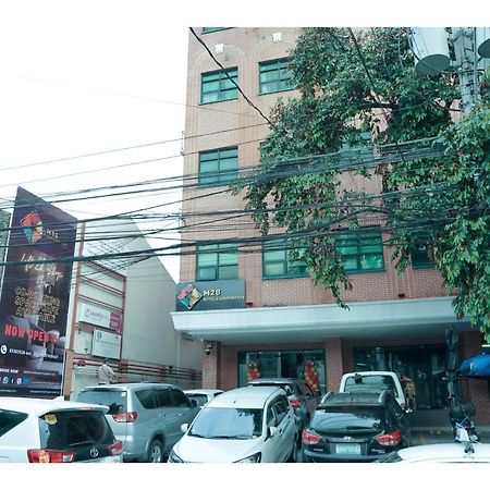 M28 Hotel And Apartments Quezon City Exteriör bild