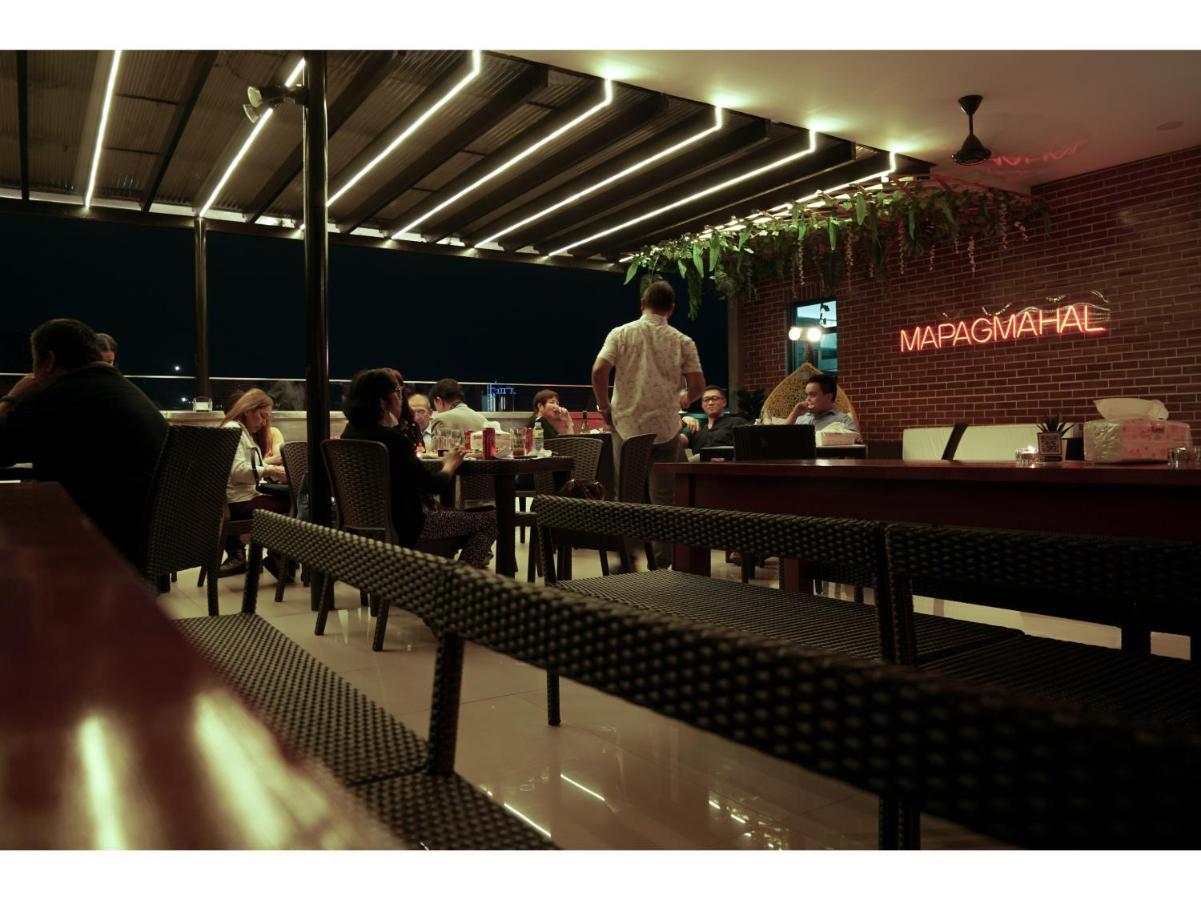 M28 Hotel And Apartments Quezon City Exteriör bild