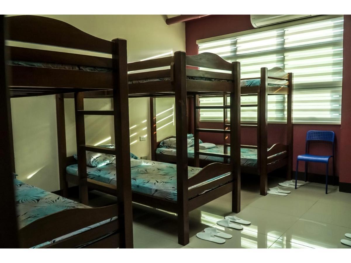 M28 Hotel And Apartments Quezon City Exteriör bild