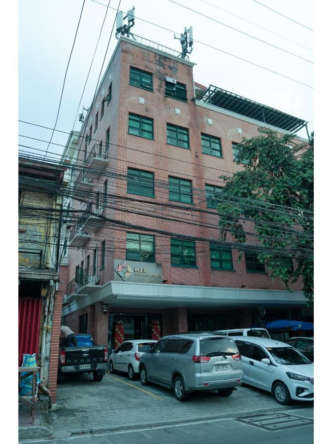 M28 Hotel And Apartments Quezon City Exteriör bild