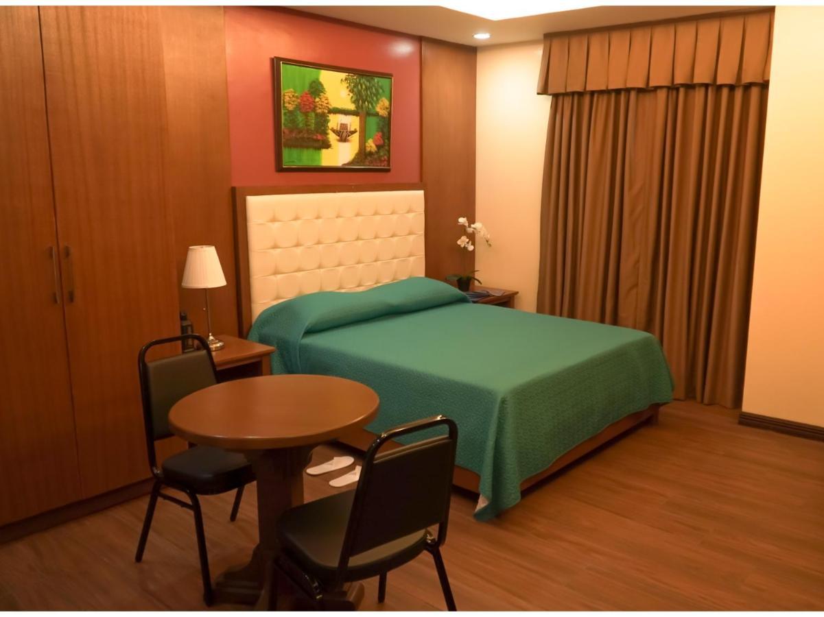 M28 Hotel And Apartments Quezon City Exteriör bild