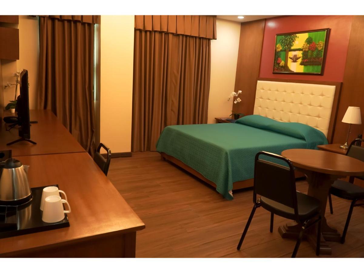 M28 Hotel And Apartments Quezon City Exteriör bild