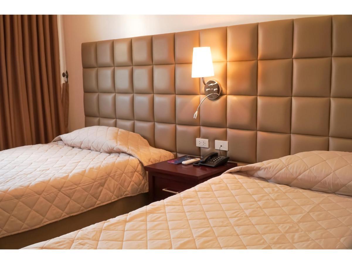 M28 Hotel And Apartments Quezon City Exteriör bild