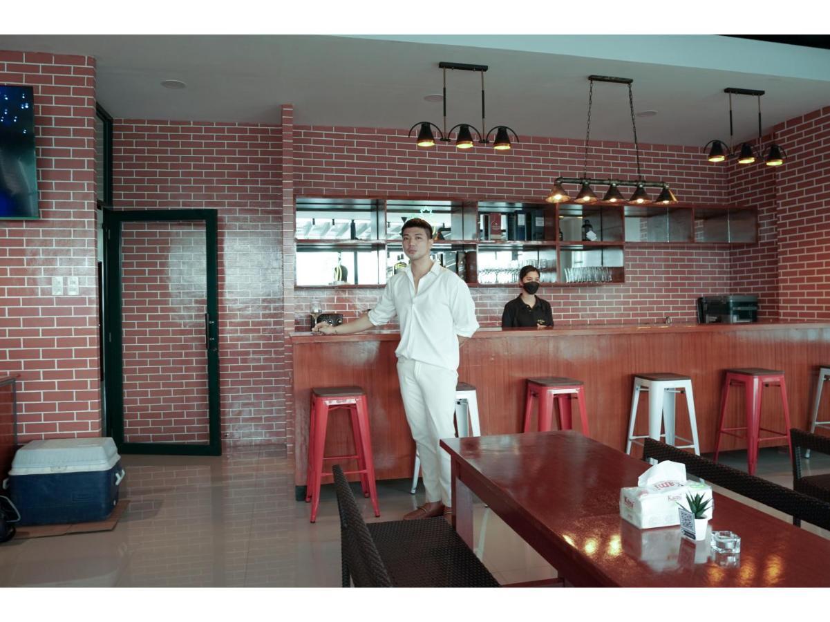 M28 Hotel And Apartments Quezon City Exteriör bild